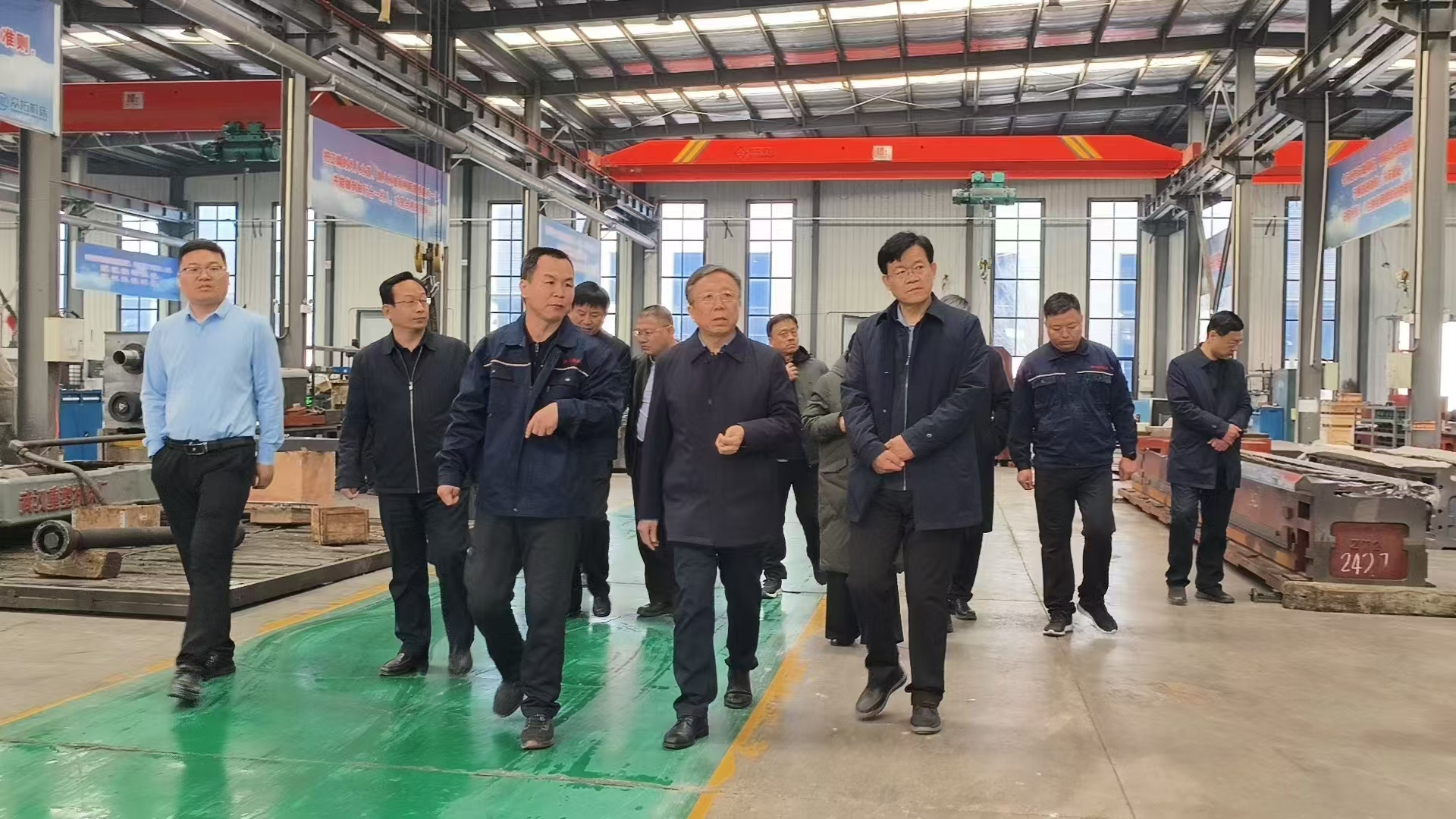 德州市領(lǐng)導(dǎo)參觀工廠.jpg